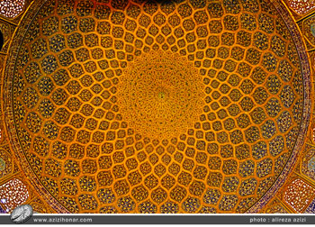 تصاویری از گنبد مسجد شیخ لطف الله اصفهان و طراحی طاووسی داخل گنبد 