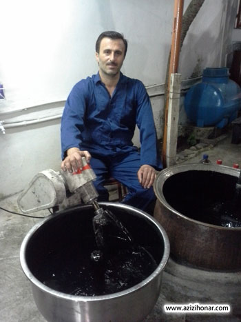 آقای حسین آیشن تولید کننده مرکب خشک سنتی آیشن