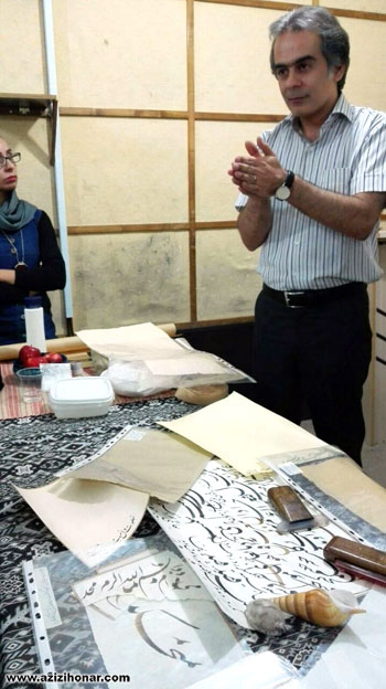 گزارش مصور از کارگاه آموزشی کاغذ سازی با موضوع شناخت و ساخت کاغذ های دست ساز و آهار و مهره توسط هنرمند ارجمند مهرداد دباغیان در اهواز