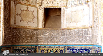 کتیبه های ثلث در محراب واقع در شبستان جنب گنبد مسجد آقا بزرگ کاشان