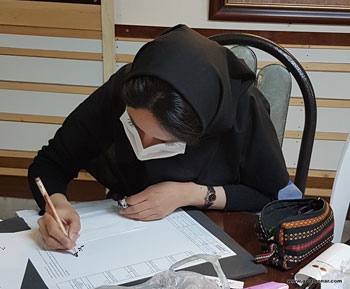 گزارش تصویری از برگزاری آزمون های میان دوره ای انجمن خوشنویسان ایران شعبه پیشوا در آموزشگاه تجسمی عزیزی دیماه 1400