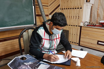 گزارش تصویری از برگزاری آزمون های میان دوره ای انجمن خوشنویسان ایران شعبه پیشوا در آموزشگاه تجسمی عزیزی دیماه 1400